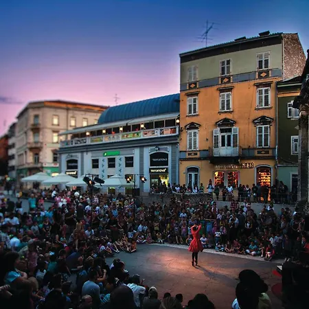 Prázdninový dům Cozy In With Wifi *