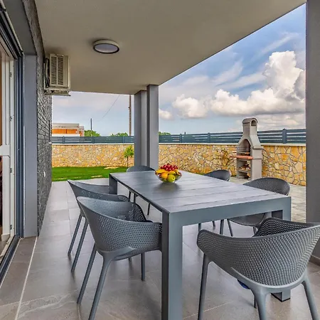 Cozy In With Wifi Pula