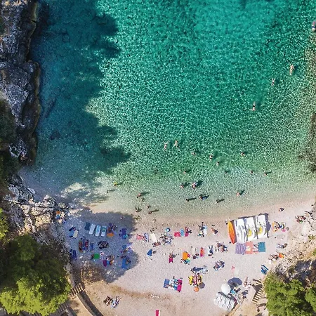 Сasa de vacaciones Stunning In With Outdoor Swimming Pool Pula