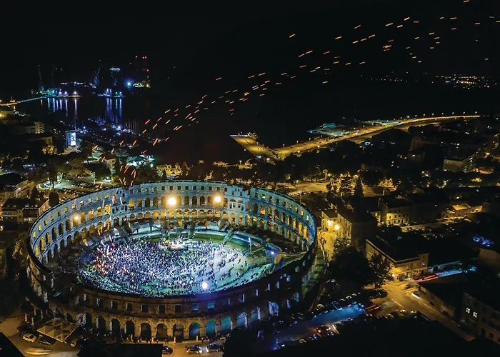 Cozy In With Wifi Будинок відпочинку Пула